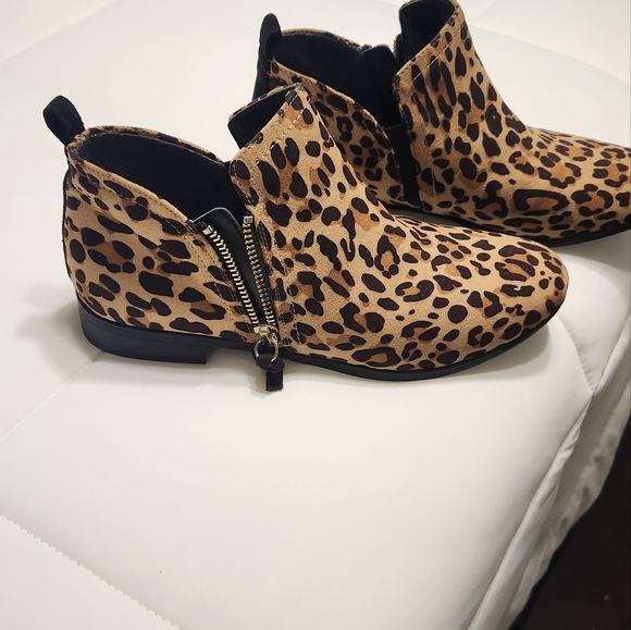 NWOT- Dr. Scholl booties - Picture 3 of 7